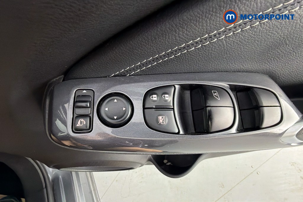 Nissan Juke N-Connecta Manual Petrol SUV - Stock Number (1649858) - 20th supplementary image