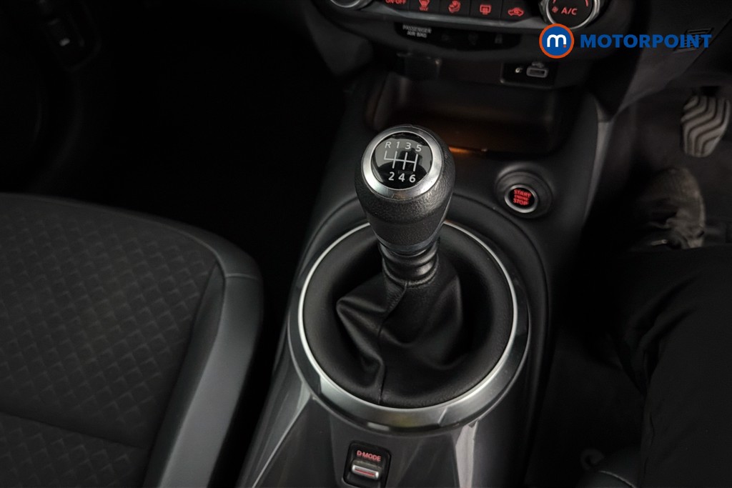 Nissan Juke N-Connecta Manual Petrol SUV - Stock Number (1651809) - 15th supplementary image