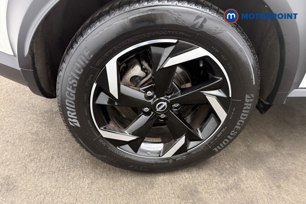 Nissan Juke N-Connecta Automatic Petrol-Electric Hybrid SUV - Stock Number (1652437) - 23rd supplementary image