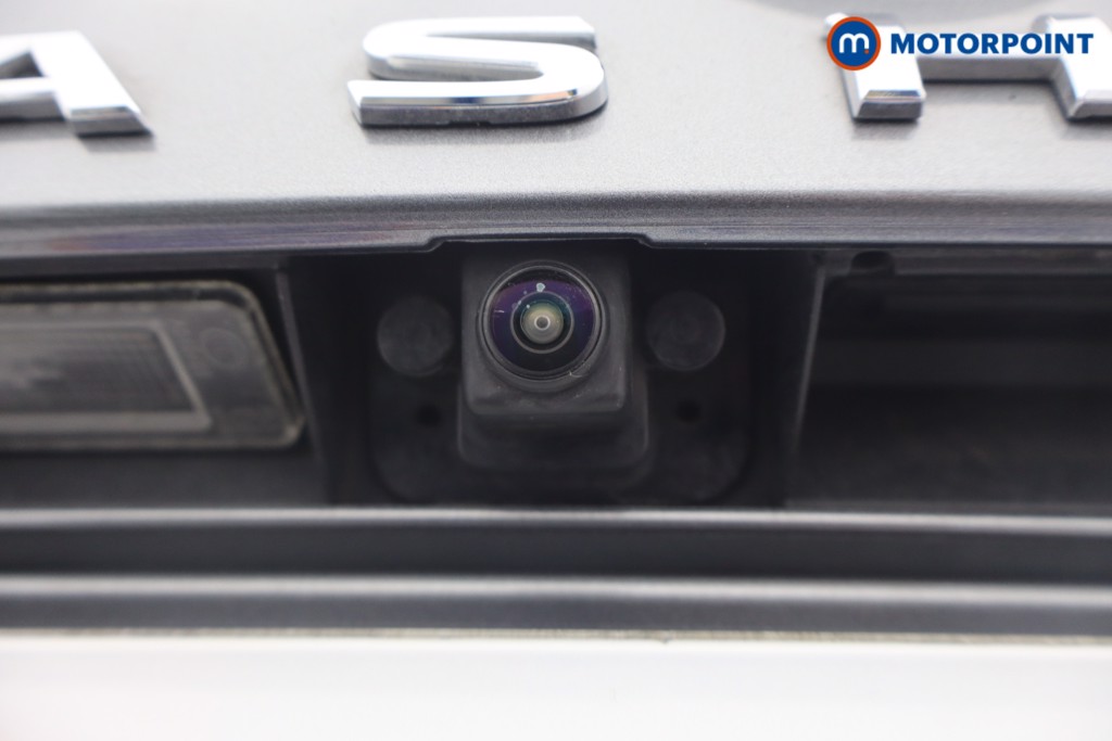Nissan Qashqai N-Connecta Automatic Petrol-Electric Hybrid SUV - Stock Number (1656604) - 7th supplementary image