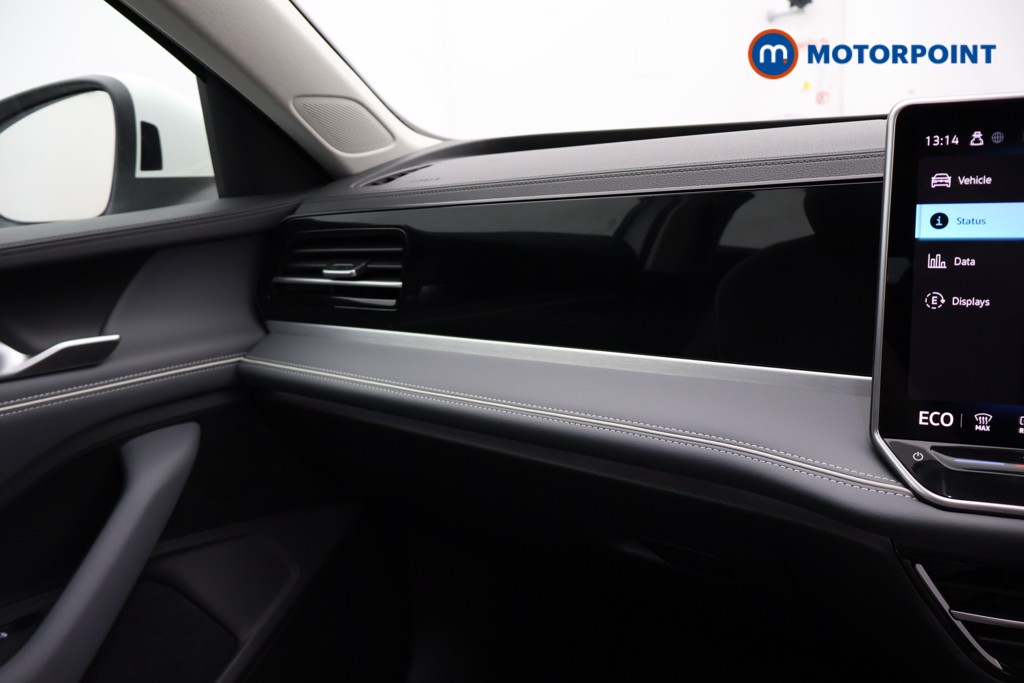 Volkswagen Passat Life Automatic Petrol Plug-In Hybrid Estate - Stock Number (1656633) - 7th supplementary image