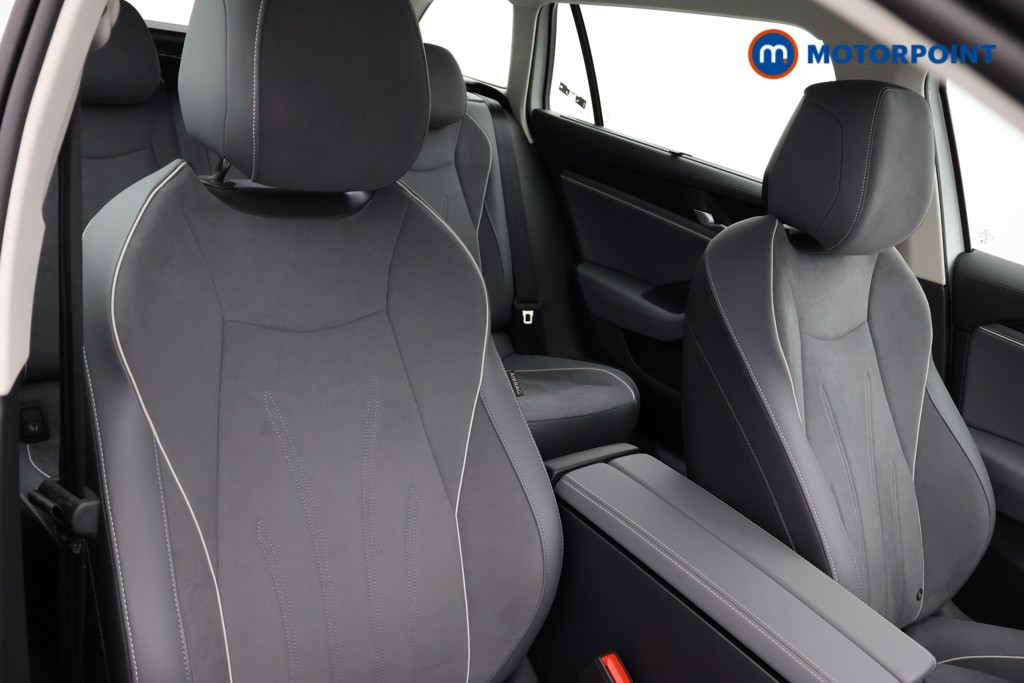 Volkswagen Passat Life Automatic Petrol Plug-In Hybrid Estate - Stock Number (1656633) - 9th supplementary image