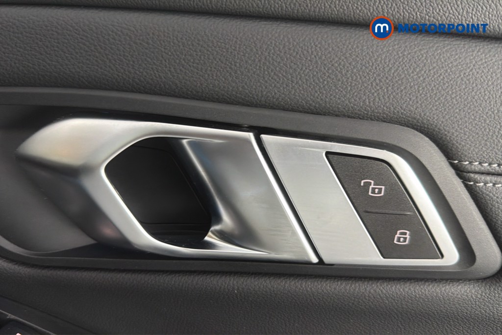 BMW 3 Series M Sport Automatic Petrol Plug-In Hybrid Saloon - Stock Number (1656870) - 42nd supplementary image