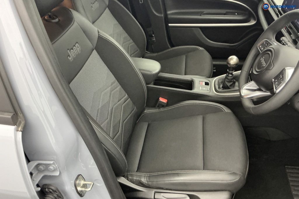 Jeep Avenger Summit Manual Petrol SUV - Stock Number (1651422) - 5th supplementary image