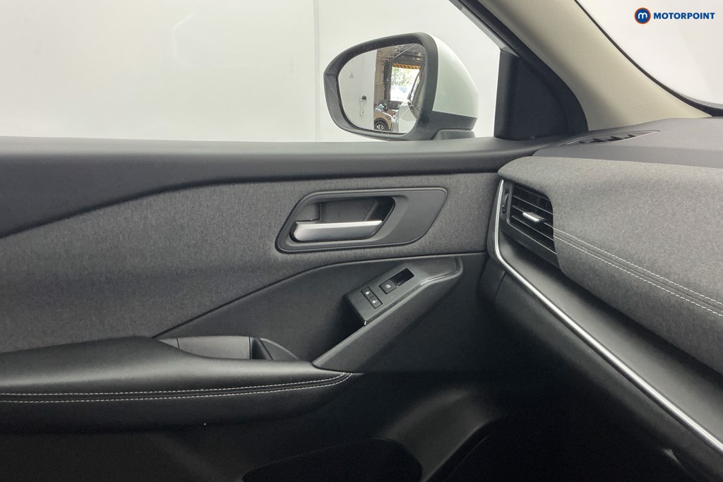 Nissan Qashqai Acenta Premium Manual Petrol SUV - Stock Number (1651811) - 19th supplementary image