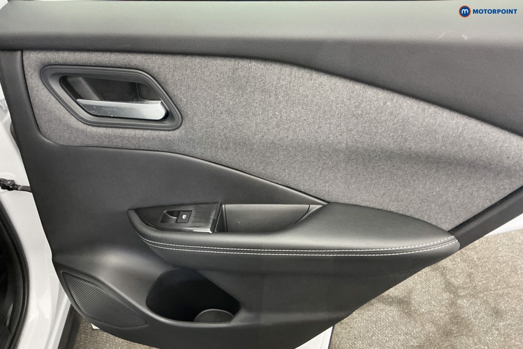 Nissan Qashqai Acenta Premium Manual Petrol SUV - Stock Number (1651811) - 26th supplementary image