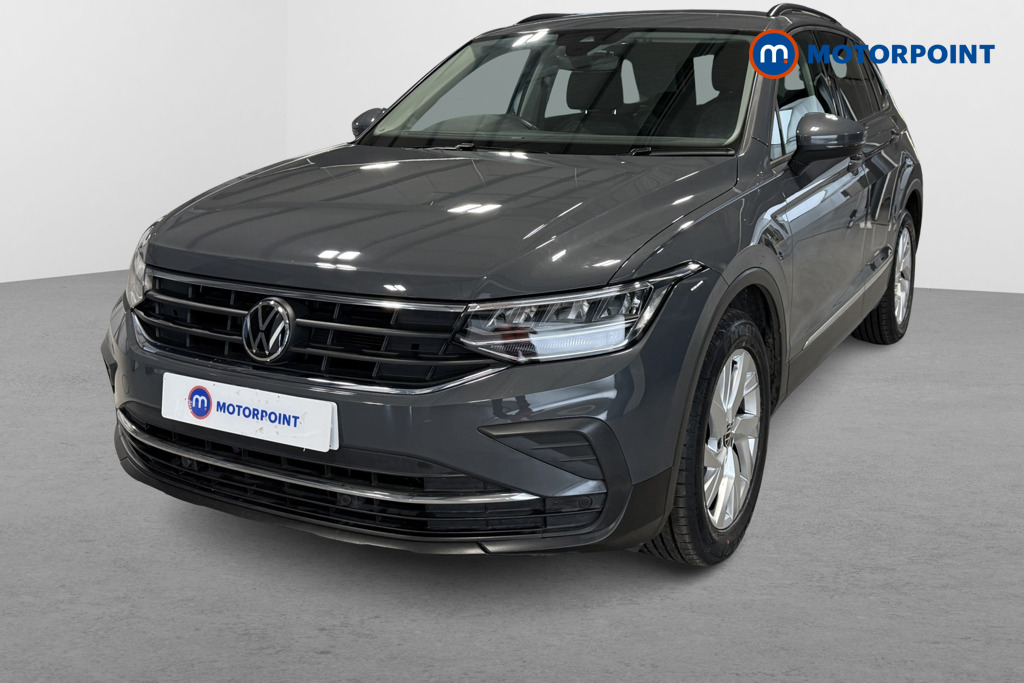 Volkswagen Tiguan Life Manual Petrol SUV - Stock Number (1654480) - Passenger side front corner