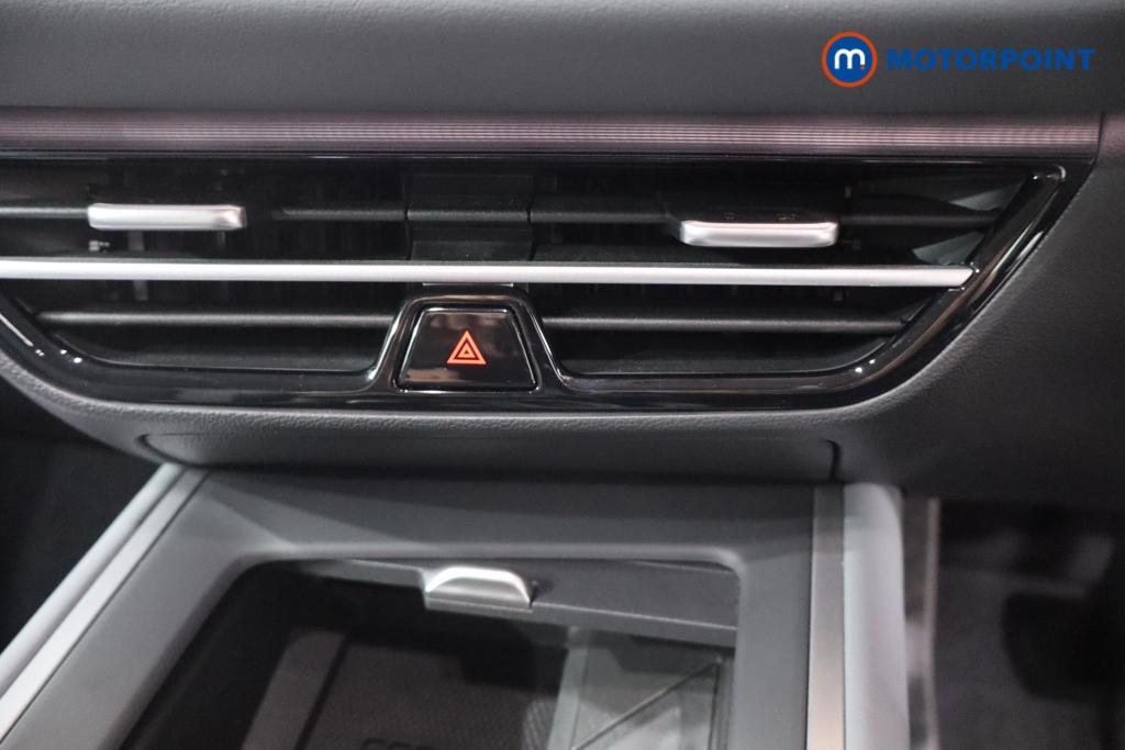 Volkswagen Passat Life Automatic Petrol Plug-In Hybrid Estate - Stock Number (1655210) - 3rd supplementary image