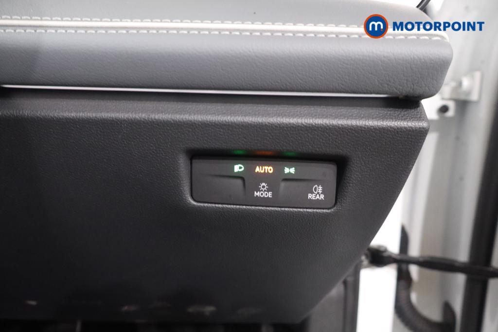 Volkswagen Passat Life Automatic Petrol Plug-In Hybrid Estate - Stock Number (1655210) - 9th supplementary image