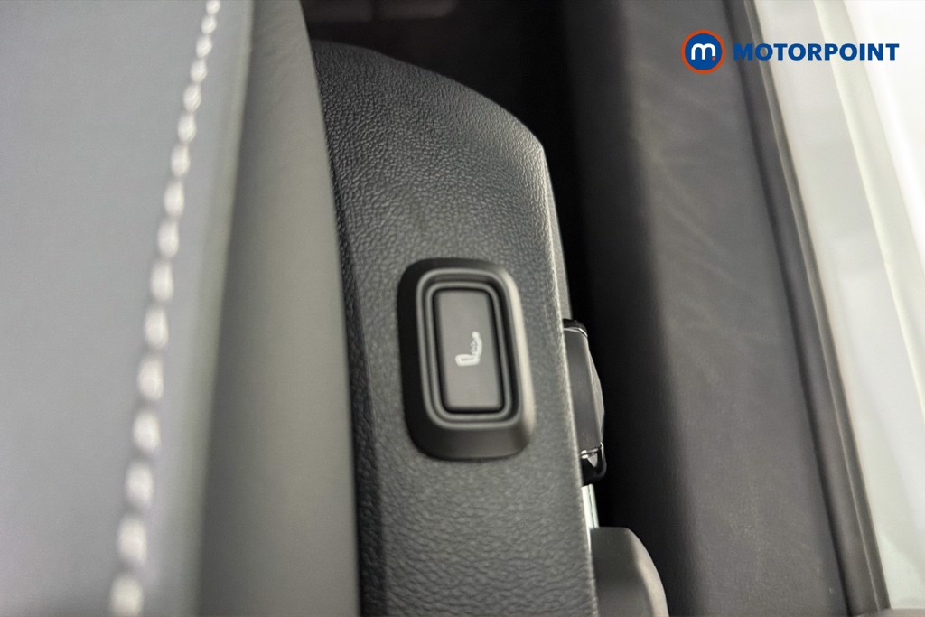Volkswagen Passat Life Automatic Petrol Plug-In Hybrid Estate - Stock Number (1655494) - 14th supplementary image
