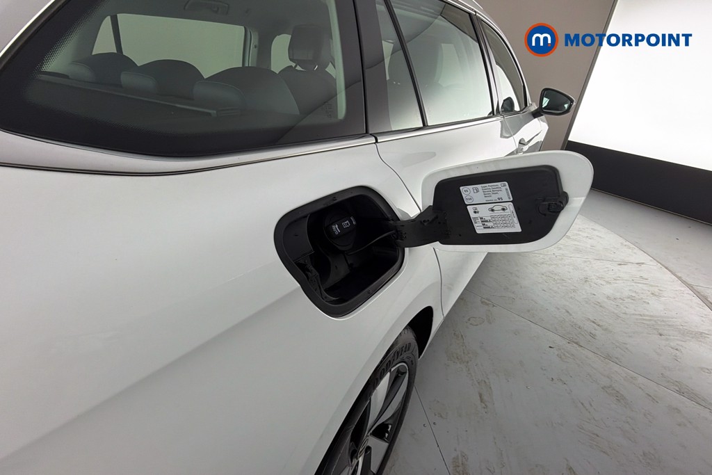 Volkswagen Passat Life Automatic Petrol Plug-In Hybrid Estate - Stock Number (1655494) - 41st supplementary image