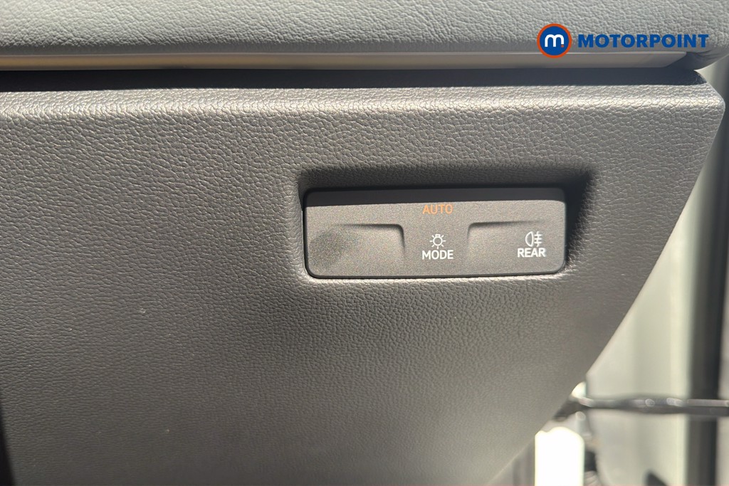 Volkswagen Passat Life Automatic Petrol Plug-In Hybrid Estate - Stock Number (1656629) - 18th supplementary image