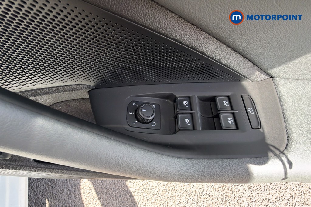 Volkswagen Passat Life Automatic Petrol Plug-In Hybrid Estate - Stock Number (1656629) - 20th supplementary image