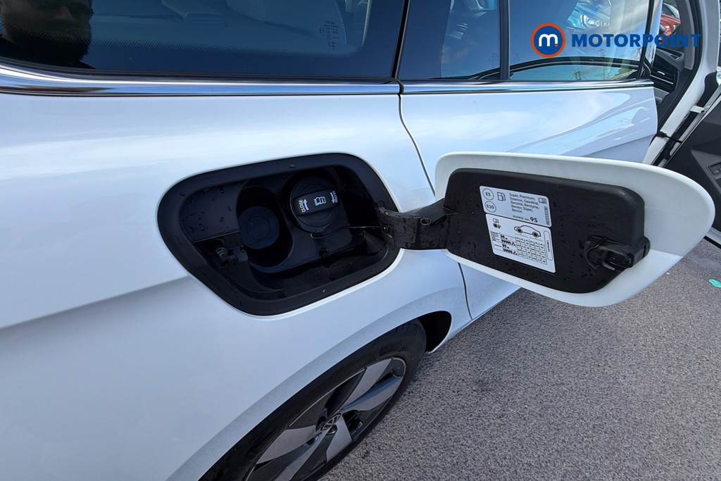 Volkswagen Passat Life Automatic Petrol Plug-In Hybrid Estate - Stock Number (1656629) - 41st supplementary image