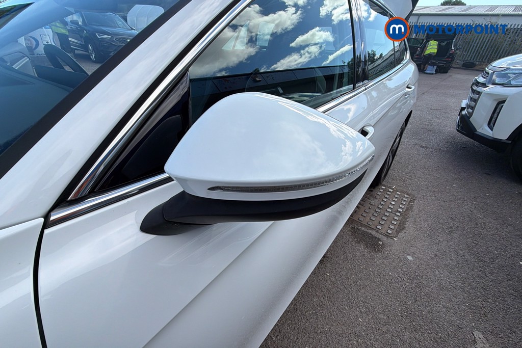 Volkswagen Passat Life Automatic Petrol Plug-In Hybrid Estate - Stock Number (1656629) - 43rd supplementary image