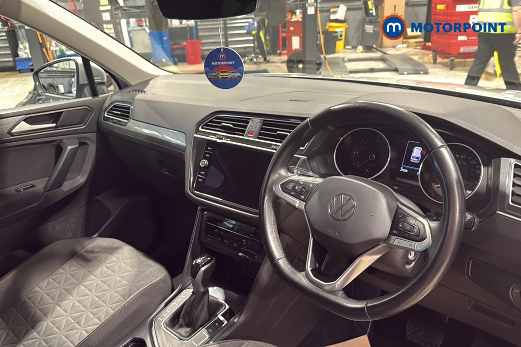 Volkswagen Tiguan Life Automatic Diesel SUV - Stock Number (1657044) - 1st supplementary image