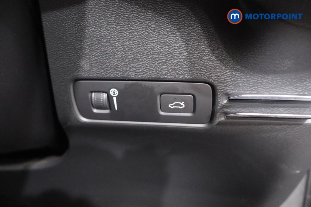 Volvo Xc40 R Design Pro Automatic Petrol SUV - Stock Number (1657251) - 8th supplementary image