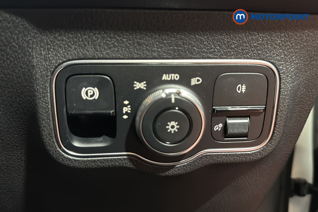 Mercedes-Benz GLB Amg Line Automatic Petrol SUV - Stock Number (1658067) - 11th supplementary image
