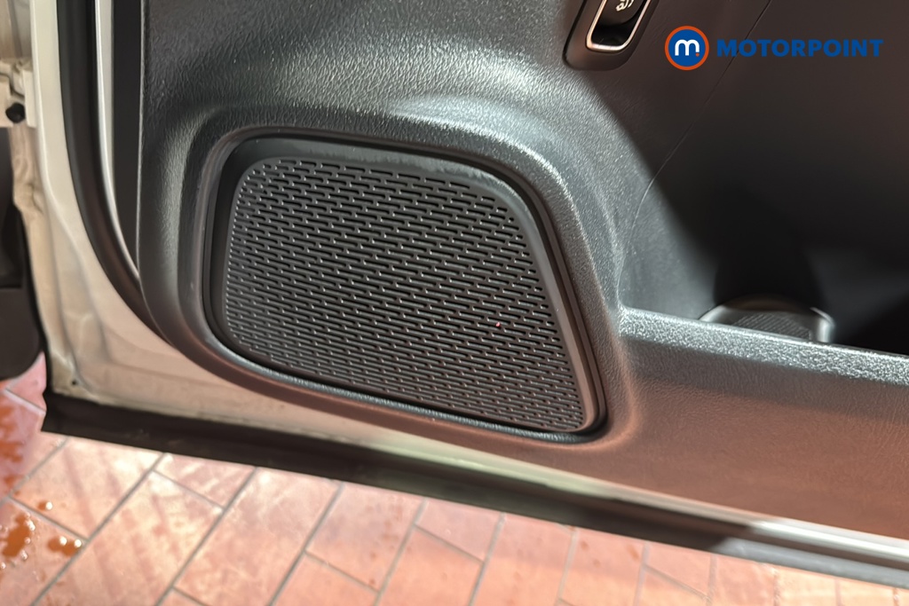 Mercedes-Benz GLB Amg Line Automatic Petrol SUV - Stock Number (1658067) - 21st supplementary image