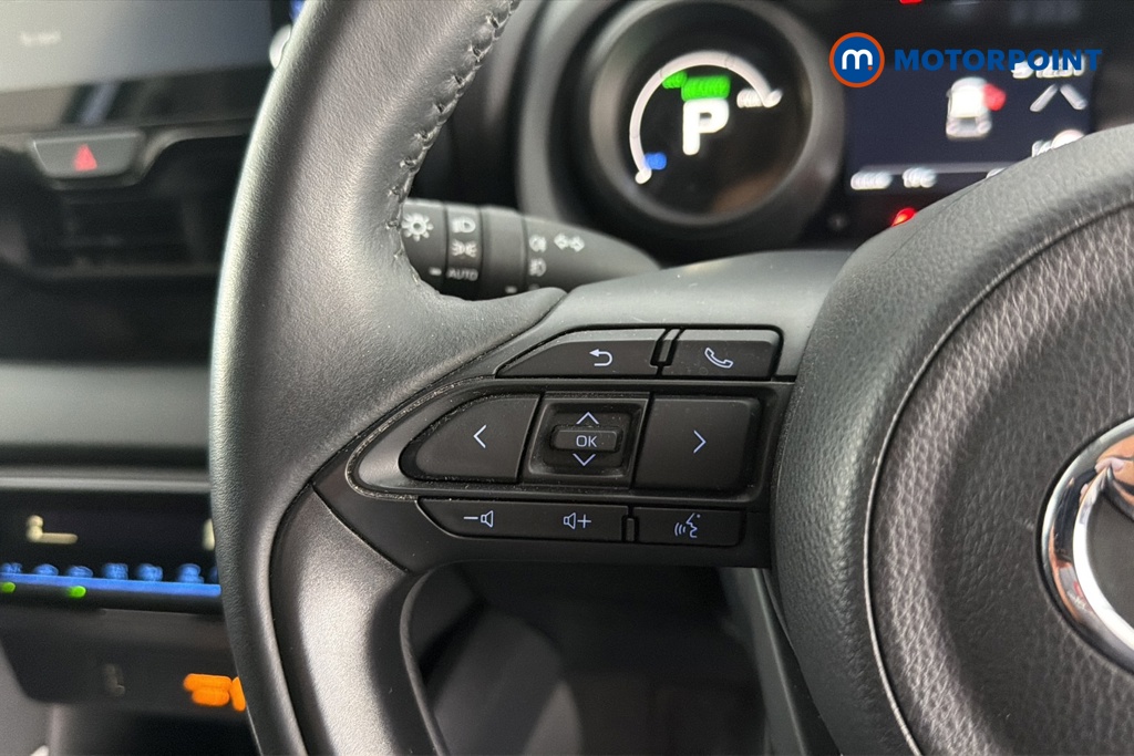Toyota Yaris Design Automatic Petrol-Electric Hybrid Hatchback - Stock Number (1648444) - 4th supplementary image
