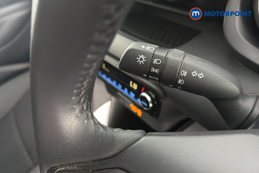 Toyota Yaris Design Automatic Petrol-Electric Hybrid Hatchback - Stock Number (1648444) - 5th supplementary image