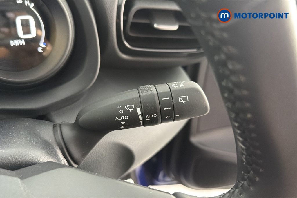Toyota Yaris Design Automatic Petrol-Electric Hybrid Hatchback - Stock Number (1648444) - 6th supplementary image