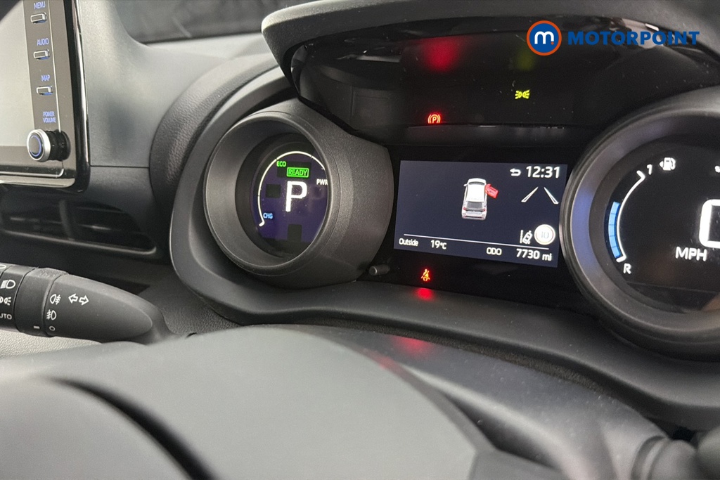 Toyota Yaris Design Automatic Petrol-Electric Hybrid Hatchback - Stock Number (1648444) - 7th supplementary image