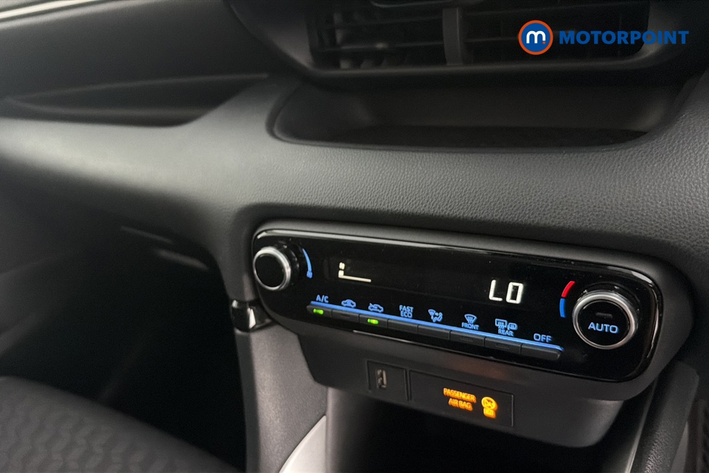 Toyota Yaris Design Automatic Petrol-Electric Hybrid Hatchback - Stock Number (1648444) - 12th supplementary image