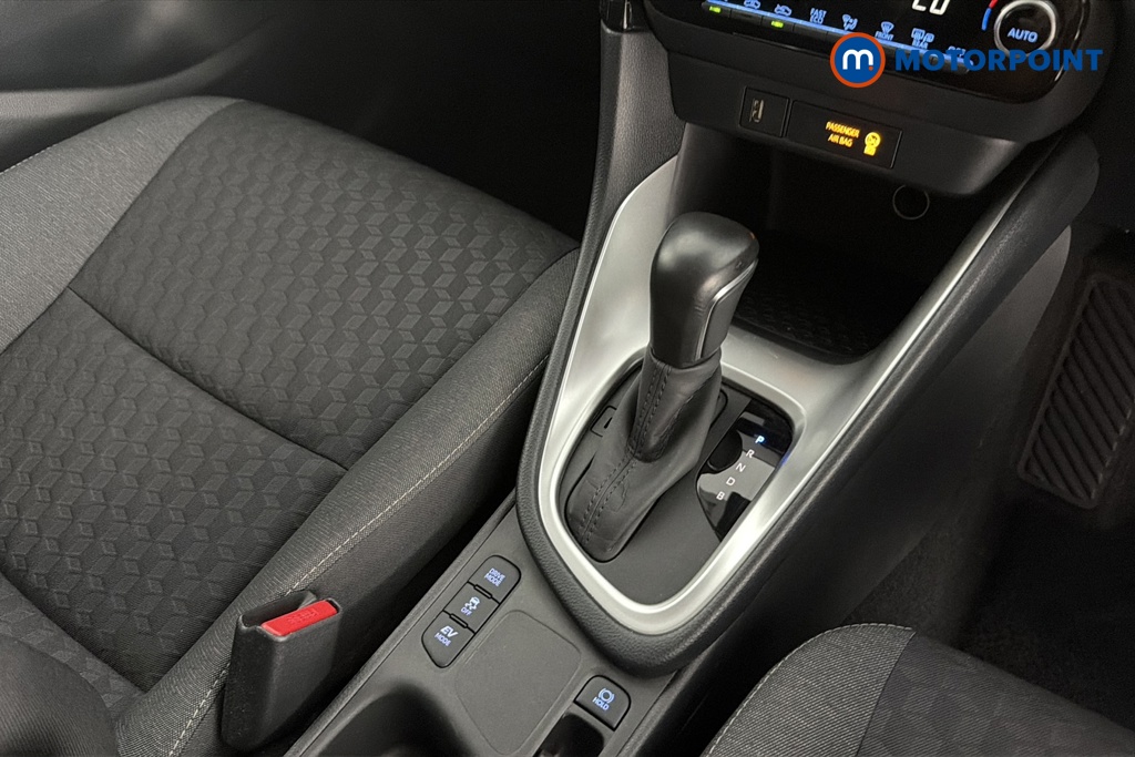 Toyota Yaris Design Automatic Petrol-Electric Hybrid Hatchback - Stock Number (1648444) - 15th supplementary image