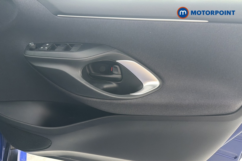 Toyota Yaris Design Automatic Petrol-Electric Hybrid Hatchback - Stock Number (1648444) - 18th supplementary image