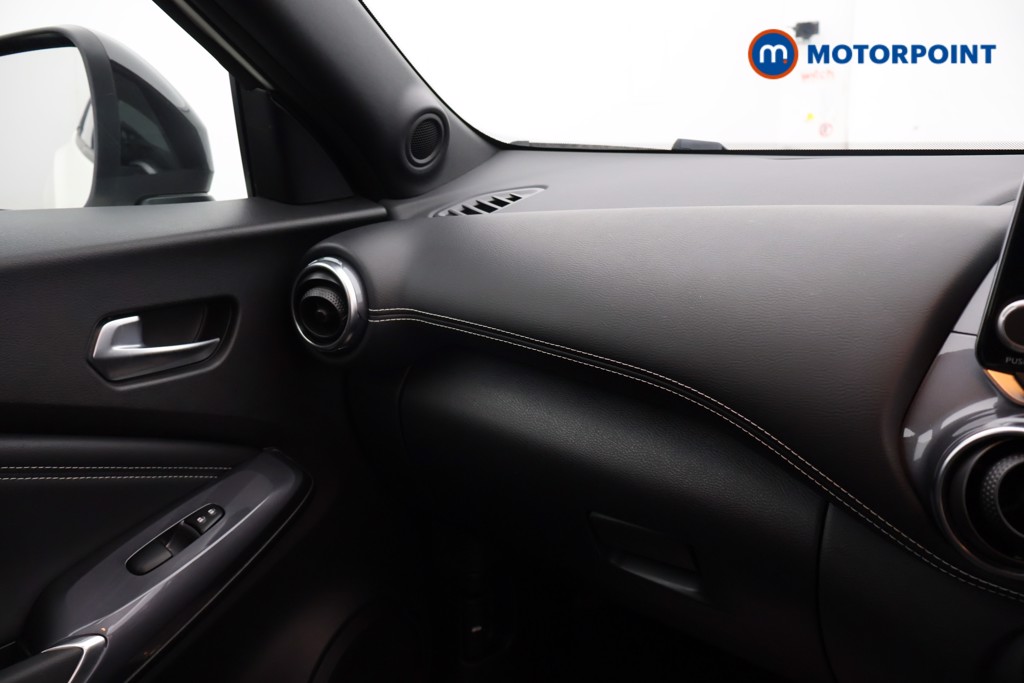 Nissan Juke N-Connecta Manual Petrol SUV - Stock Number (1649055) - 8th supplementary image