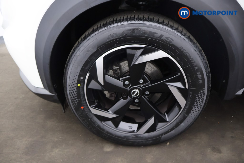Nissan Juke N-Connecta Manual Petrol SUV - Stock Number (1649055) - 15th supplementary image
