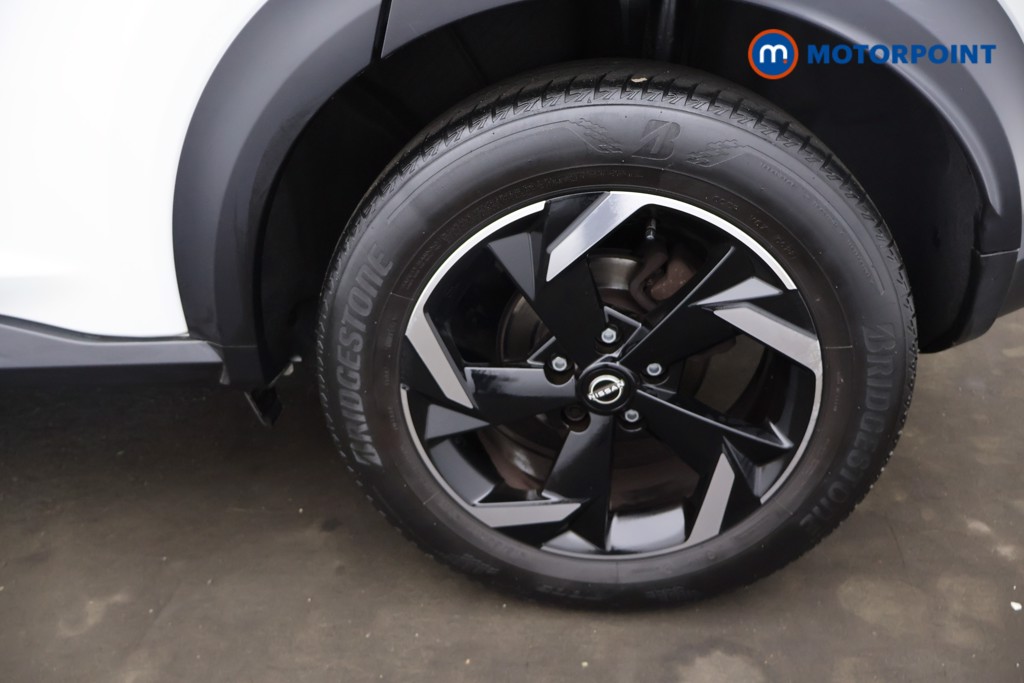 Nissan Juke N-Connecta Manual Petrol SUV - Stock Number (1649055) - 16th supplementary image