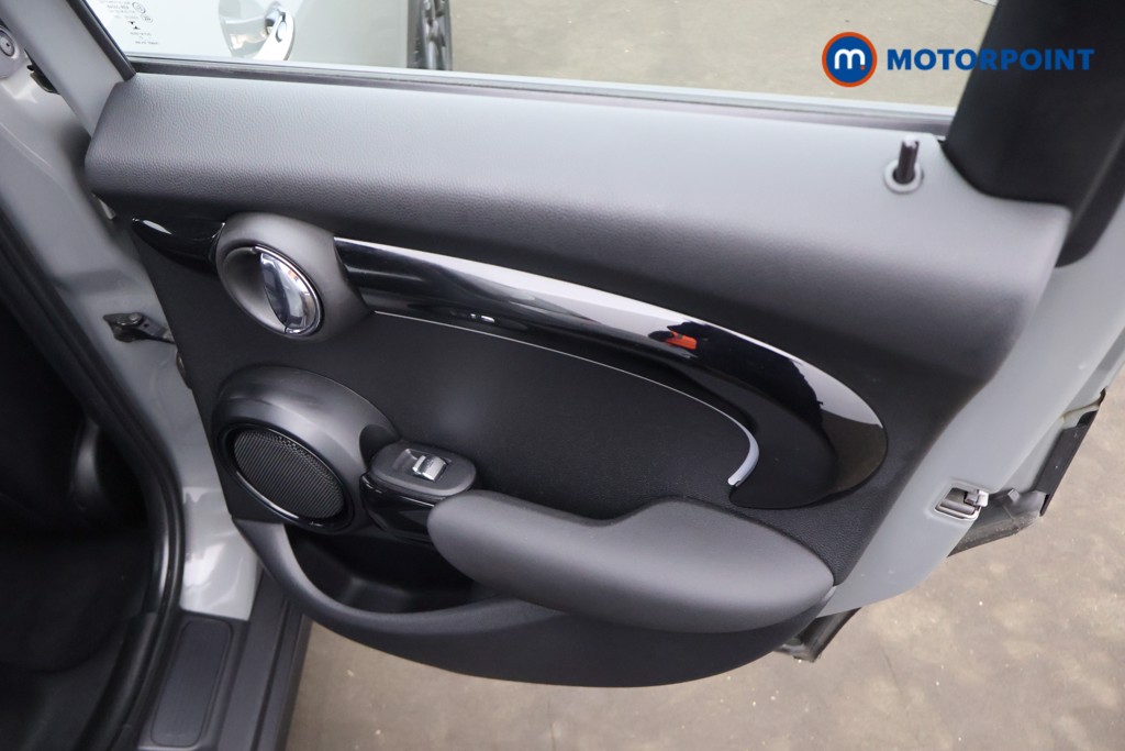 Mini Hatchback Cooper Classic Manual Petrol Hatchback - Stock Number (1651543) - 17th supplementary image