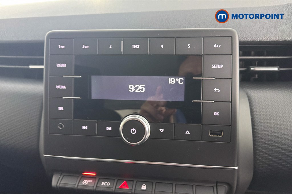 Renault Clio Play Manual Petrol Hatchback - Stock Number (1652511) - 9th supplementary image