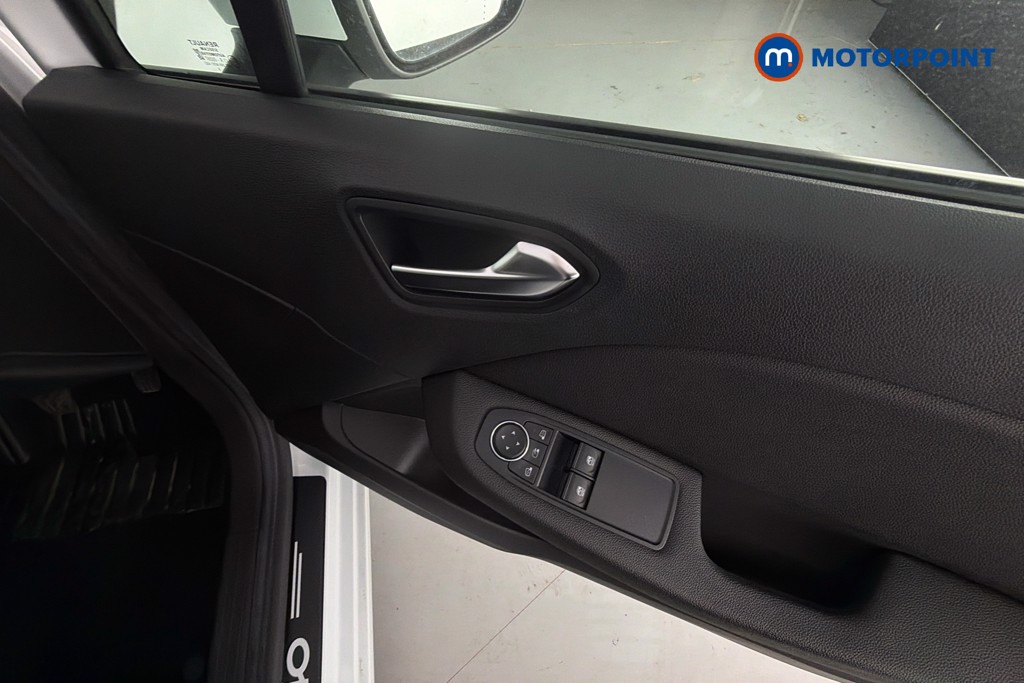 Renault Clio Play Manual Petrol Hatchback - Stock Number (1652511) - 19th supplementary image
