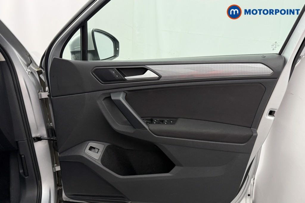 Volkswagen Tiguan Life Automatic Petrol SUV - Stock Number (1654478) - 13th supplementary image