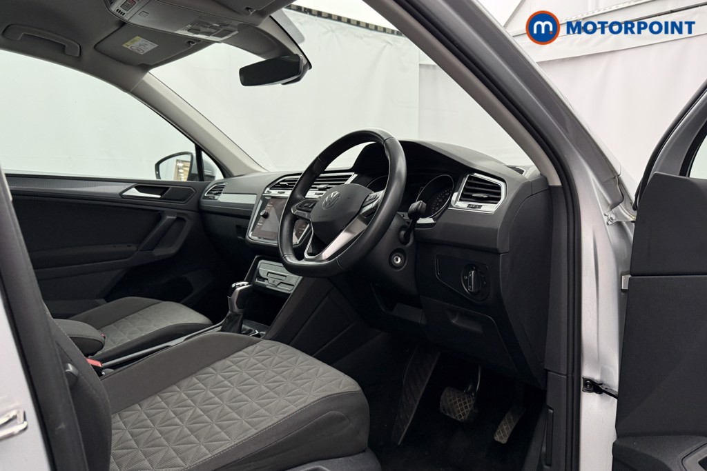 Volkswagen Tiguan Life Automatic Petrol SUV - Stock Number (1654478) - 1st supplementary image