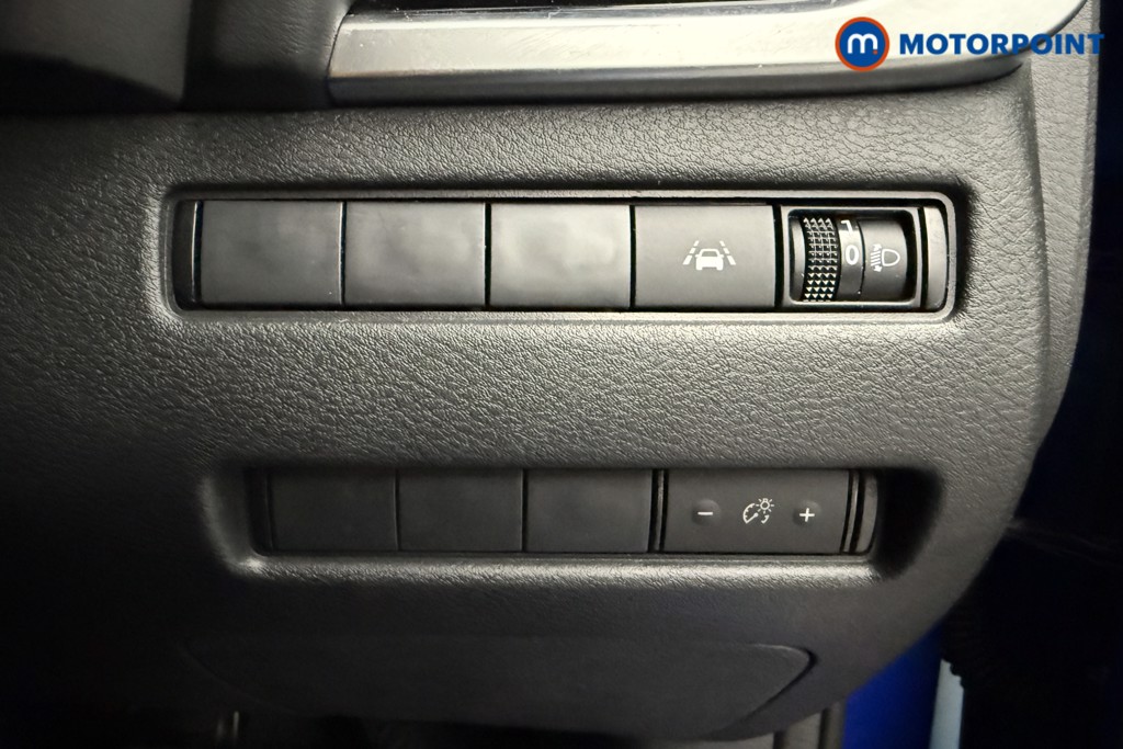Nissan Qashqai N-Connecta Automatic Petrol-Electric Hybrid SUV - Stock Number (1654664) - 5th supplementary image