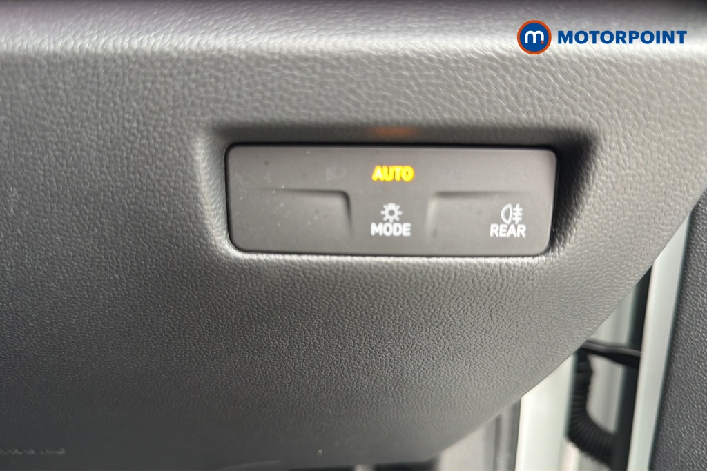 Volkswagen Passat Life Automatic Petrol Plug-In Hybrid Estate - Stock Number (1656623) - 11th supplementary image