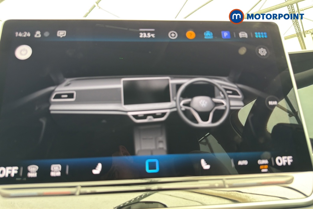 Volkswagen Passat Life Automatic Petrol Plug-In Hybrid Estate - Stock Number (1656623) - 12th supplementary image