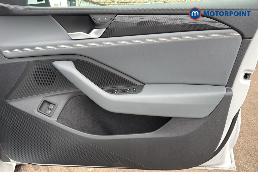 Volkswagen Passat Life Automatic Petrol Plug-In Hybrid Estate - Stock Number (1656623) - 18th supplementary image