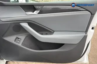 Volkswagen Passat Life Automatic Petrol Plug-In Hybrid Estate - Stock Number (1656623) - 18th supplementary image