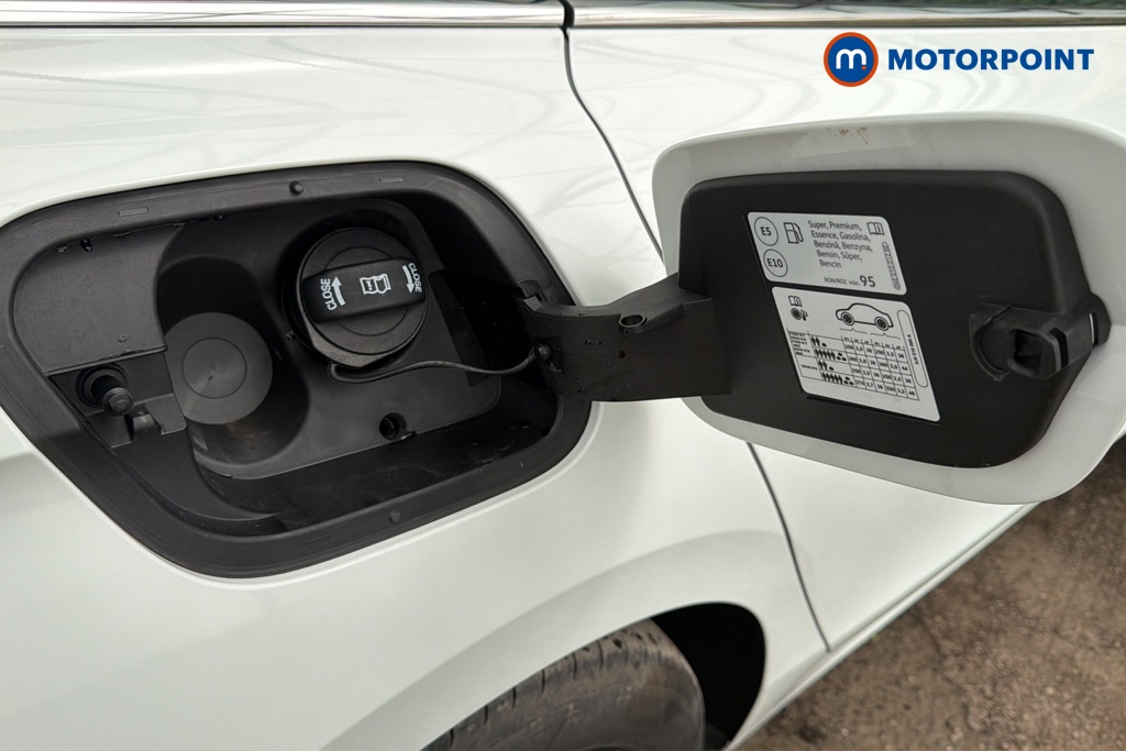 Volkswagen Passat Life Automatic Petrol Plug-In Hybrid Estate - Stock Number (1656623) - 41st supplementary image