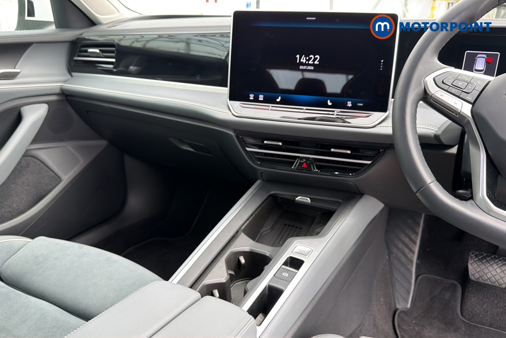 Volkswagen Passat Life Automatic Petrol Plug-In Hybrid Estate - Stock Number (1656623) - 1st supplementary image