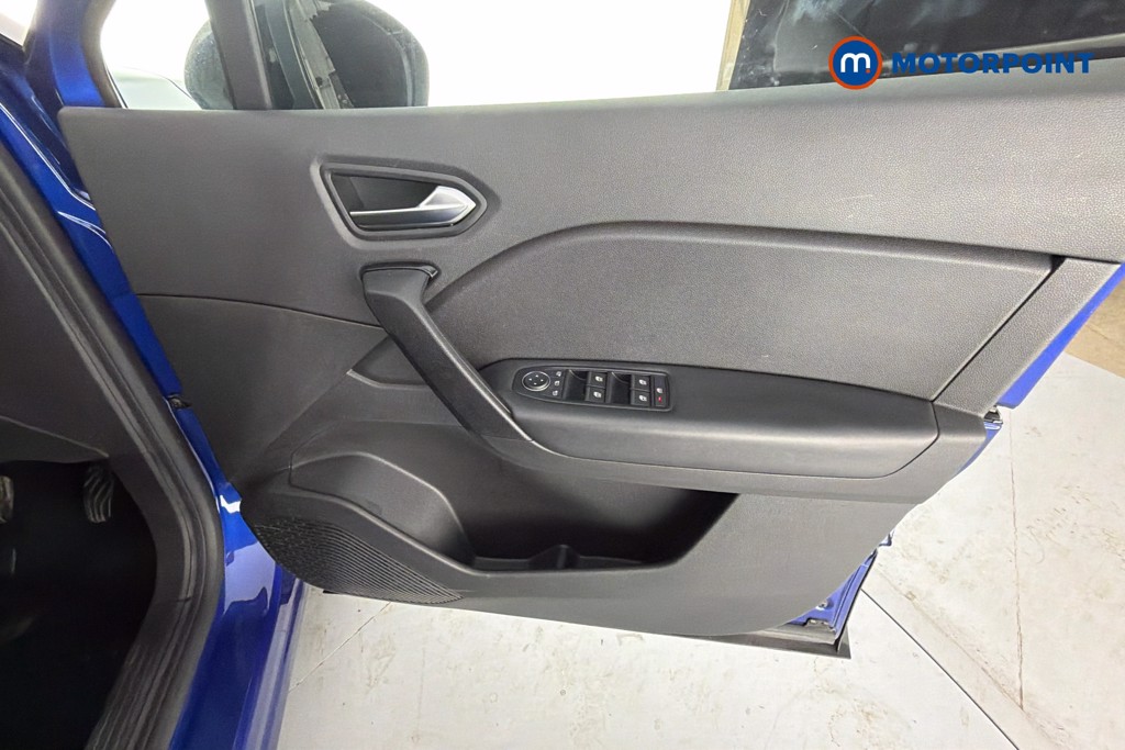 Renault Captur Iconic Manual Petrol SUV - Stock Number (1657408) - 19th supplementary image