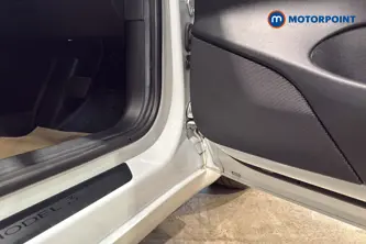 Tesla Model 3 Long Range Automatic Electric Saloon - Stock Number (1658166) - 21st supplementary image