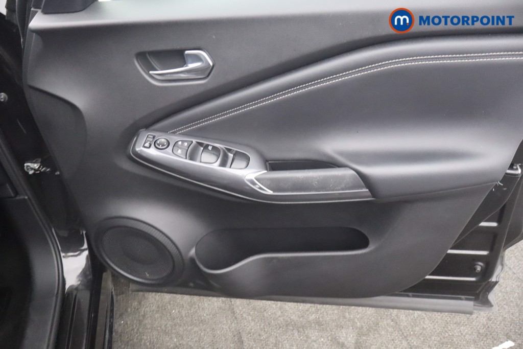 Nissan Juke N-Connecta Manual Petrol SUV - Stock Number (1642330) - 9th supplementary image