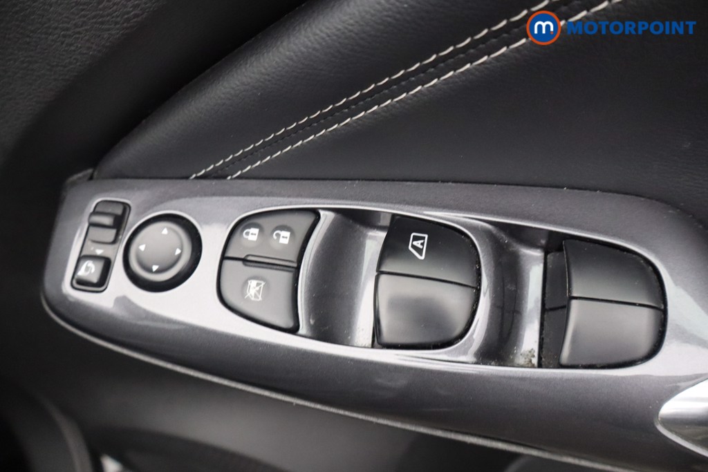 Nissan Juke N-Connecta Manual Petrol SUV - Stock Number (1642330) - 10th supplementary image