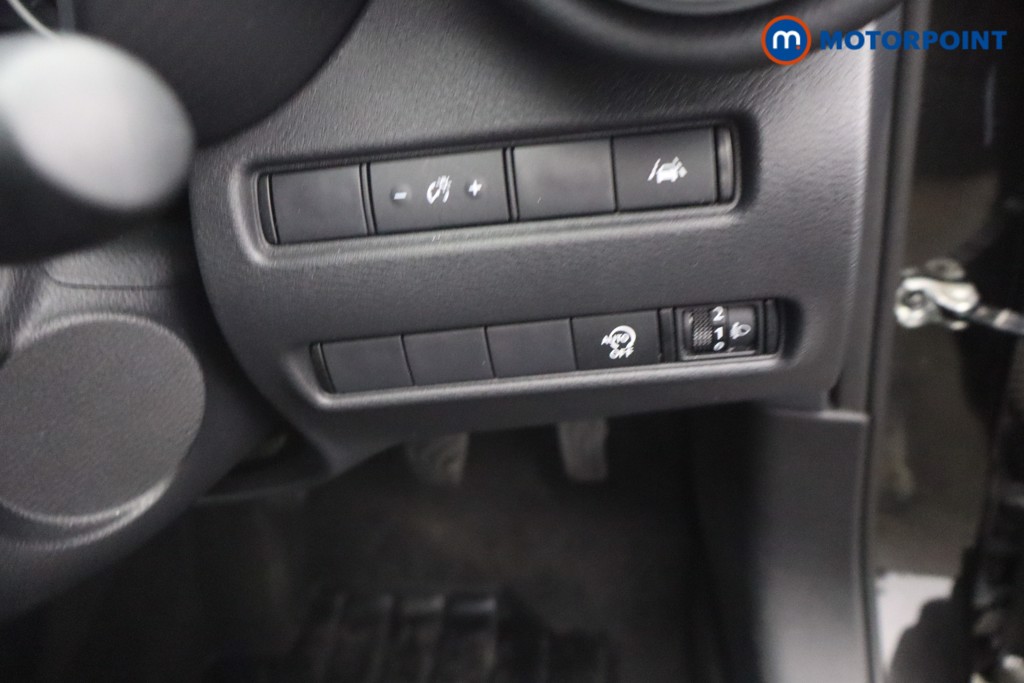 Nissan Juke N-Connecta Manual Petrol SUV - Stock Number (1642330) - 12th supplementary image